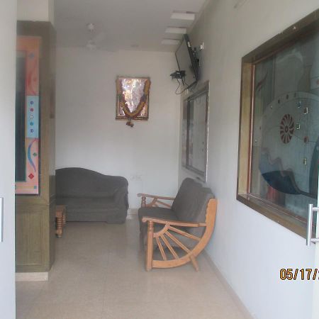 Sri Sai Ganesh Lodge Хайдарабад Экстерьер фото