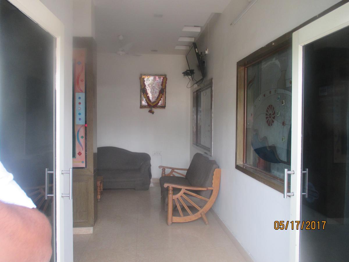 Sri Sai Ganesh Lodge Хайдарабад Экстерьер фото